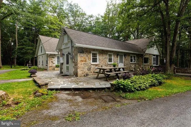 a view of a house with entertaining space