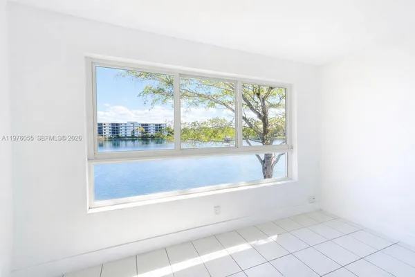 $2,300 | 19255 Northeast 2nd Avenue, Unit 2224, Miami, FL 33179