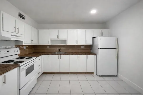 $2,300 | 19255 Northeast 2nd Avenue, Unit 2224, Miami, FL 33179