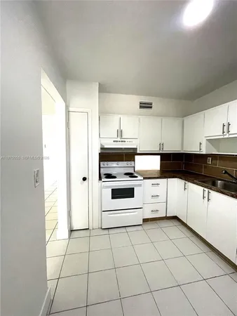 $2,300 | 19255 Northeast 2nd Avenue, Unit 2224, Miami, FL 33179