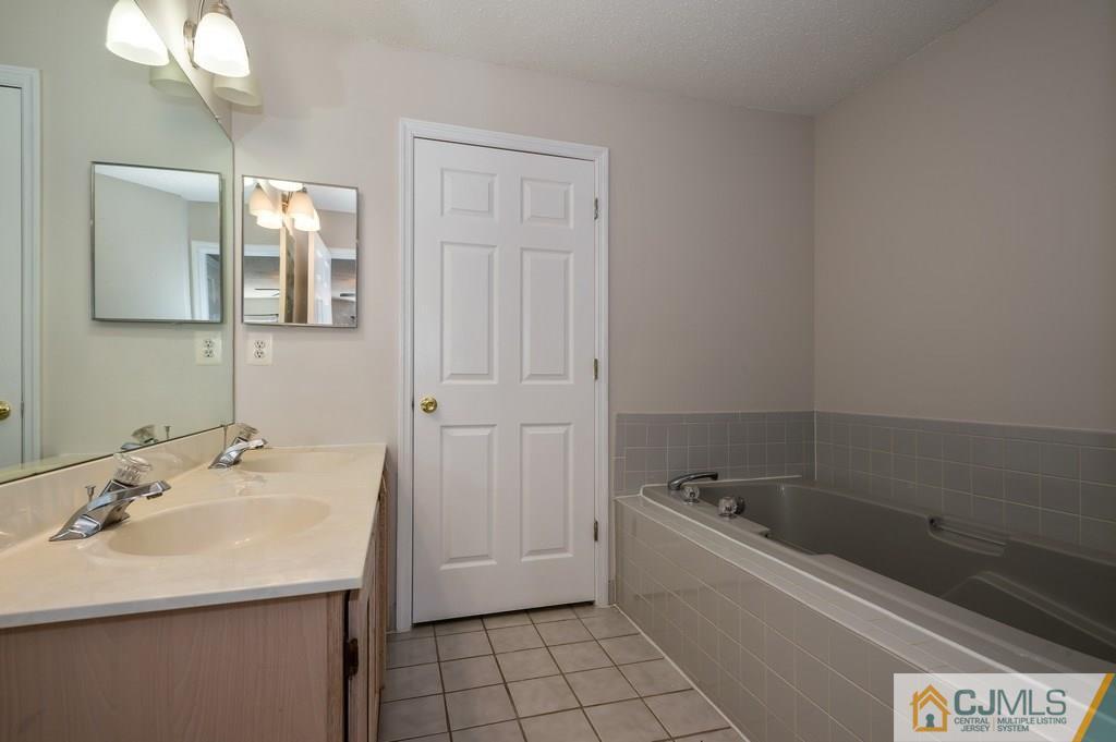 85 Prestwick Way, Unit 85 Edison, NJ 08820 - Photo 10 of 18 a bathroom with a sink and a bathtub