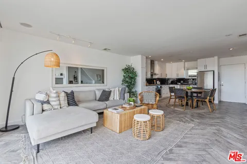 $999,000 | 28711 Pacific Coast Highway, Unit 18, Malibu, CA 90265