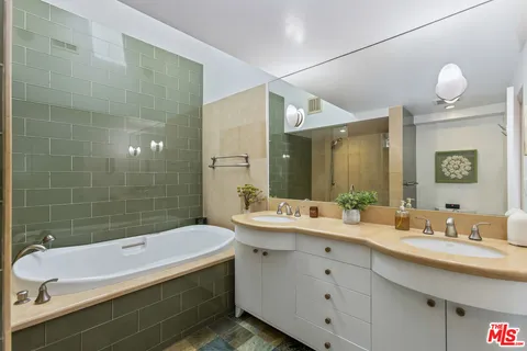 $999,000 | 28711 Pacific Coast Highway, Unit 18, Malibu, CA 90265