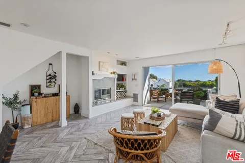 $999,000 | 28711 Pacific Coast Highway, Unit 18, Malibu, CA 90265