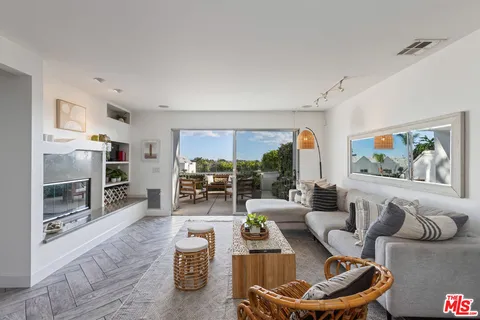 $999,000 | 28711 Pacific Coast Highway, Unit 18, Malibu, CA 90265