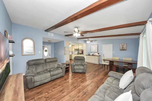 $280,000 | 1405 Avenue G, Danbury, TX 77534