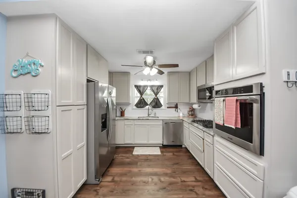 $280,000 | 1405 Avenue G, Danbury, TX 77534