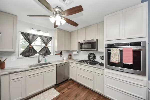 $280,000 | 1405 Avenue G, Danbury, TX 77534