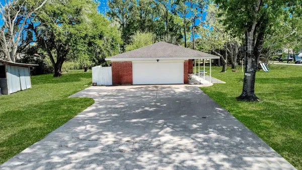 $280,000 | 1405 Avenue G, Danbury, TX 77534