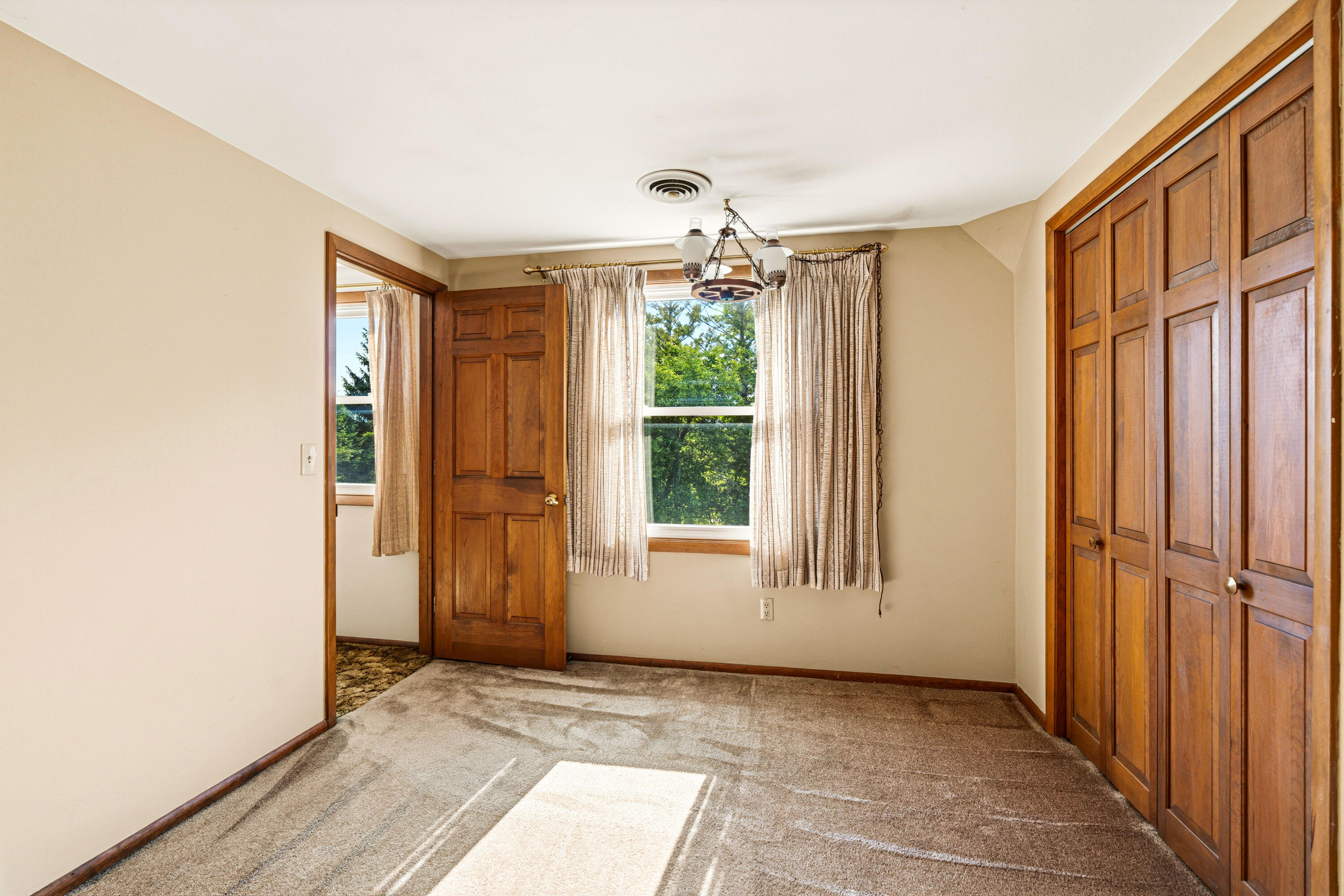 19272 West Coffee Road New Berlin, WI 53146 - Photo 24 of 49 Second Floor Bedroom