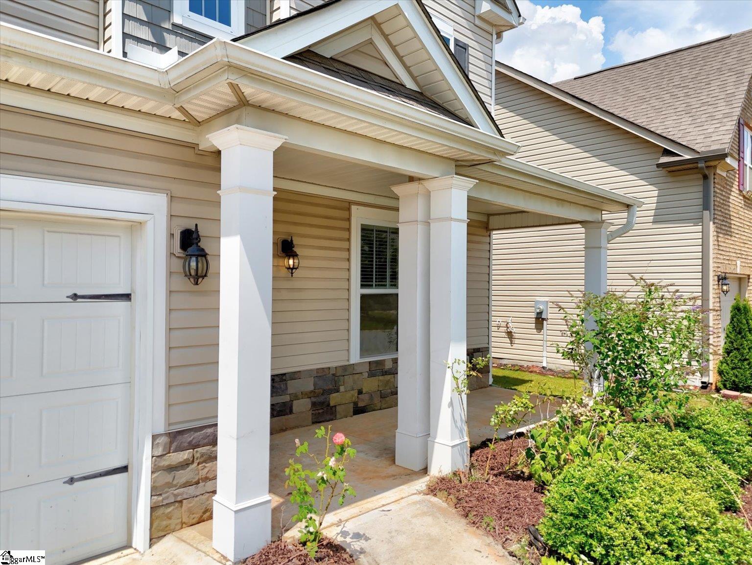 845 Deepwood Court Boiling Springs, SC 29316 - Photo 2 of 39