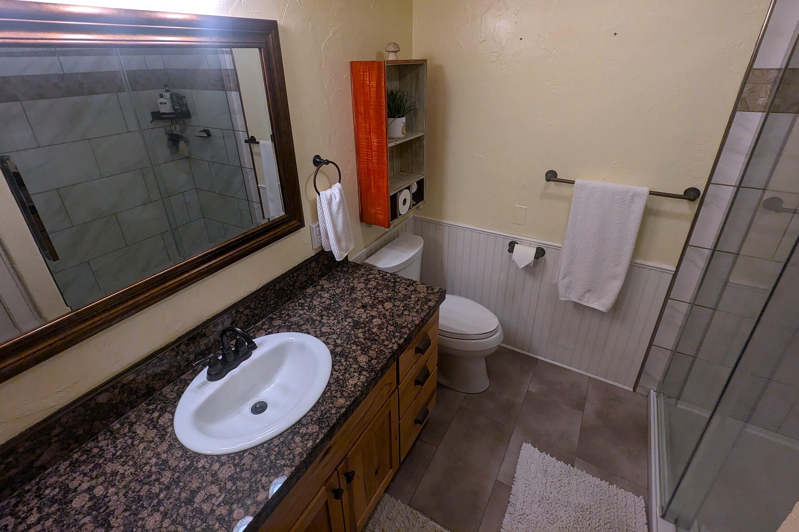 340 North Rope Place Sisters, OR 97759 - Photo 10 of 24 Primary Bath 1