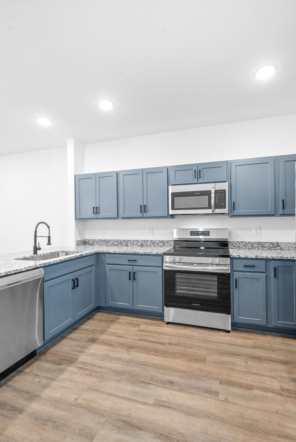310 Front Ridge Circle Clarksville, TN 37040 - Photo 11 of 35 a large kitchen with stainless steel appliances granite countertop a stove and a sink