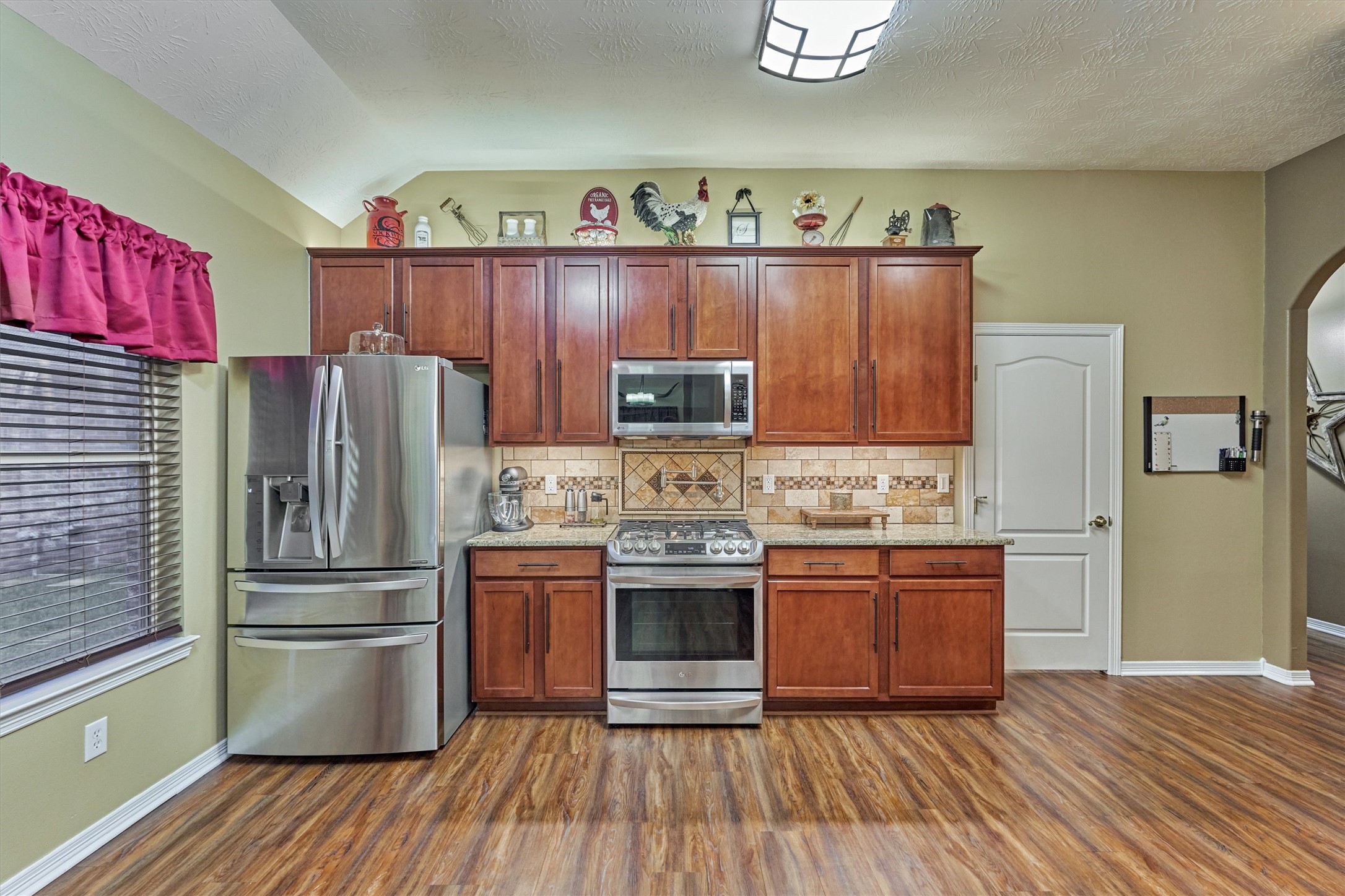 2203 Nicholas Crossing Conroe, TX 77304 - Photo 8 of 37