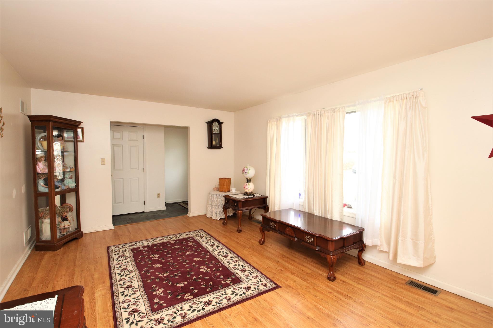 14103 Barnhart Road Clear Spring, MD 21722 - Photo 5 of 19 Living Room