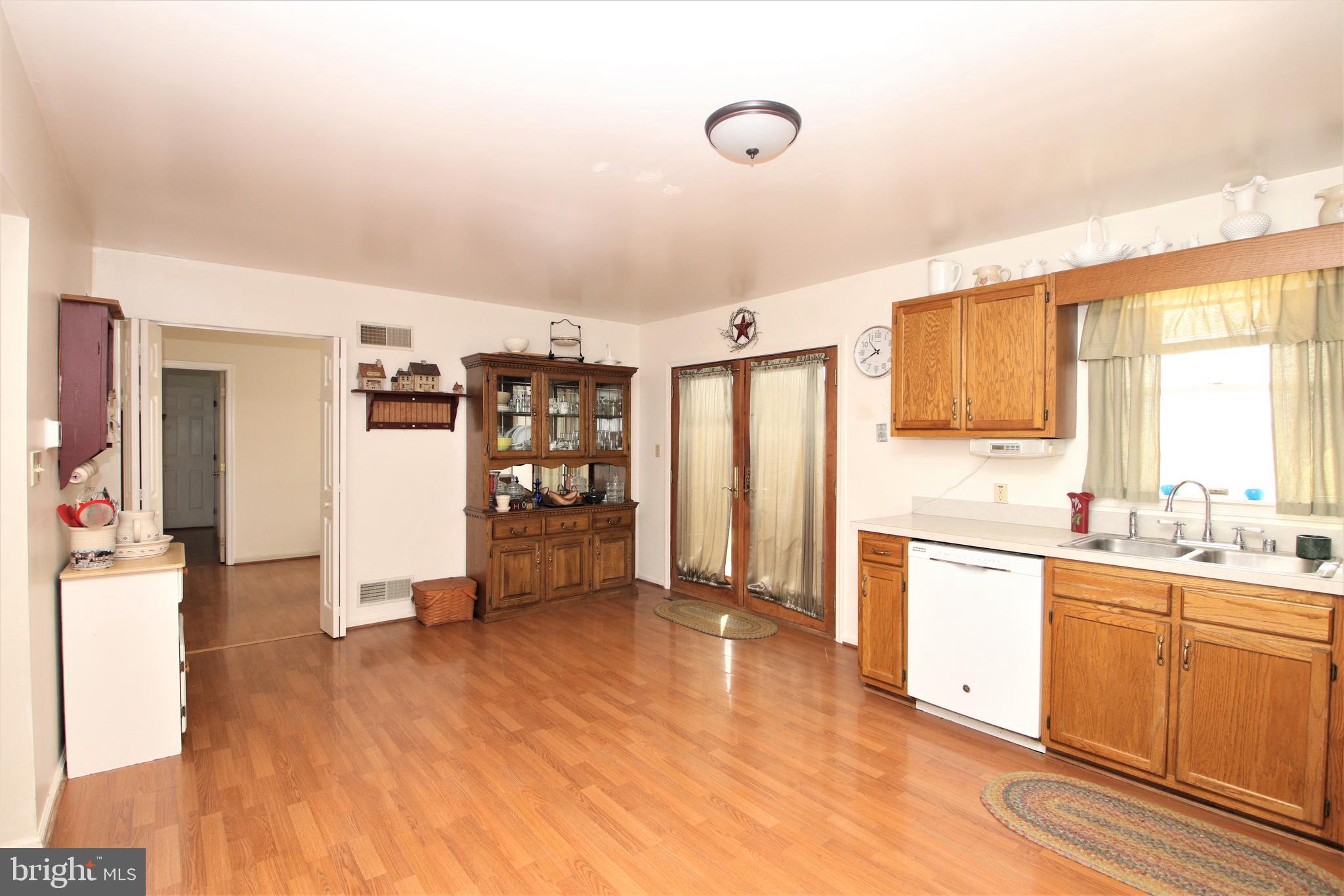 14103 Barnhart Road Clear Spring, MD 21722 - Photo 8 of 19 Kitchen & Dining