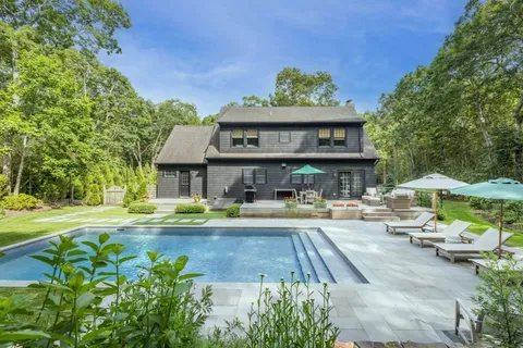 $2,995,000 | 32 Deep 6 Drive, East Hampton, NY 11937