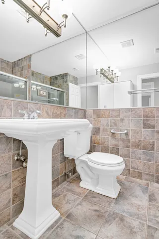 $2,300 | 263 Driftwood Lane, Unit 2D, Schaumburg, IL 60193