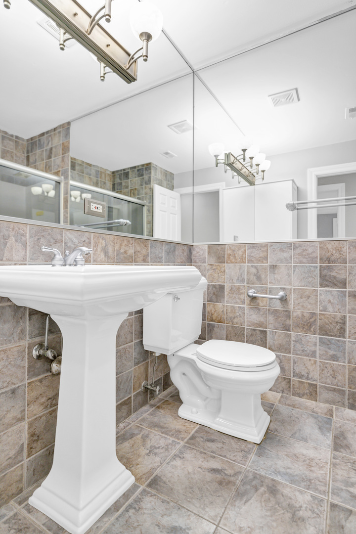 263 Driftwood Lane, Unit 2D Schaumburg, IL 60193 - Photo 17 of 19