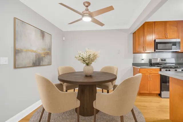 $2,300 | 263 Driftwood Lane, Unit 2D, Schaumburg, IL 60193