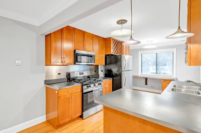 $2,300 | 263 Driftwood Lane, Unit 2D, Schaumburg, IL 60193