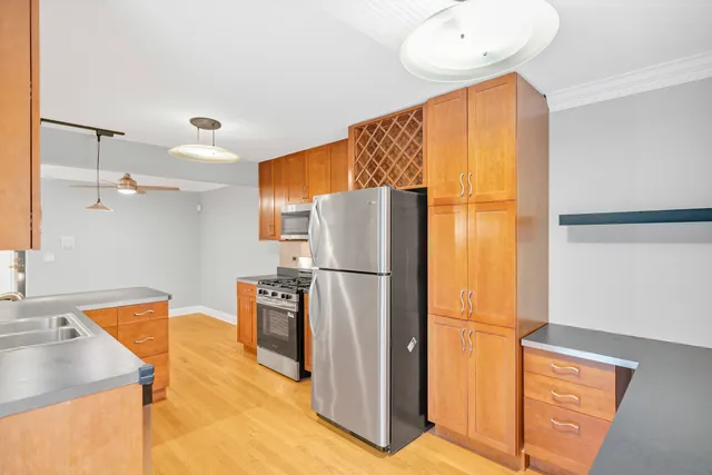 $2,300 | 263 Driftwood Lane, Unit 2D, Schaumburg, IL 60193