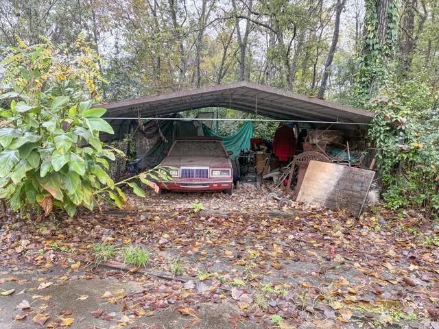 a view of backyard with small space