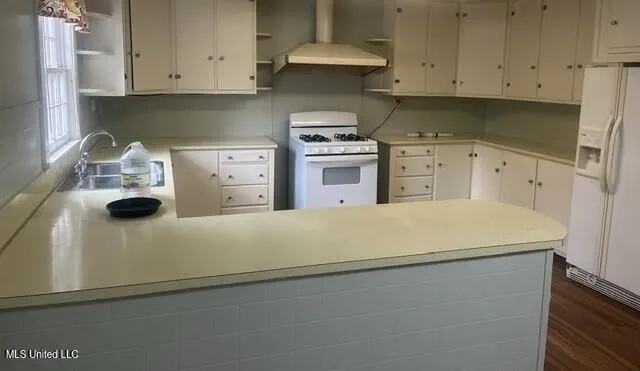 $1,300 | 403 South Laurel Street, Summit, MS 39666