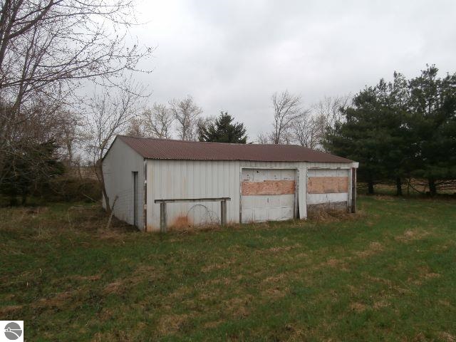 9300 West Huff Road Elsie, MI 48831 - Photo 6 of 8 1783338-5.JPG