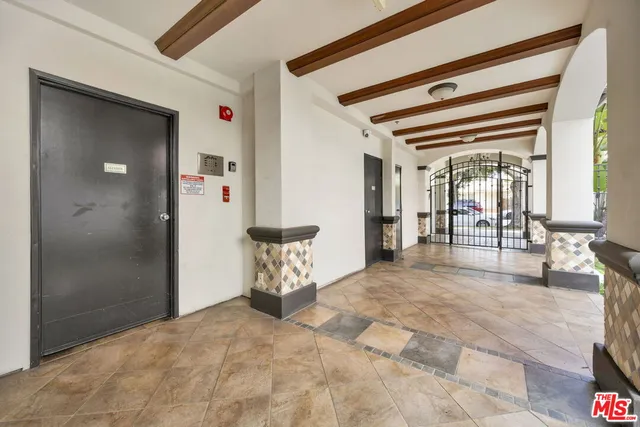 a view of an entryway of the house