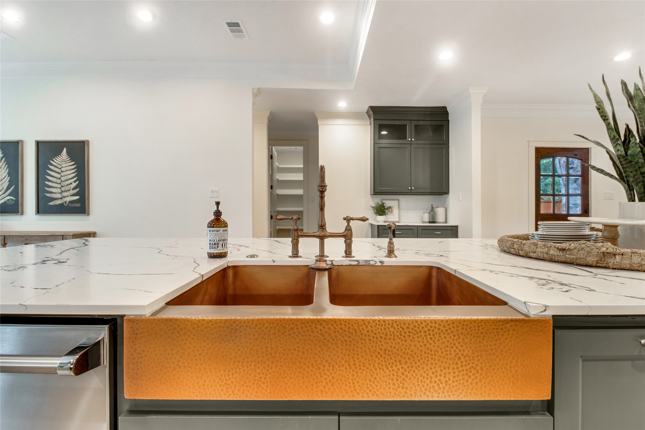 1535 Rutland Street Houston, TX 77008 - Photo 19 of 50 a view of a kitchen counter top space
