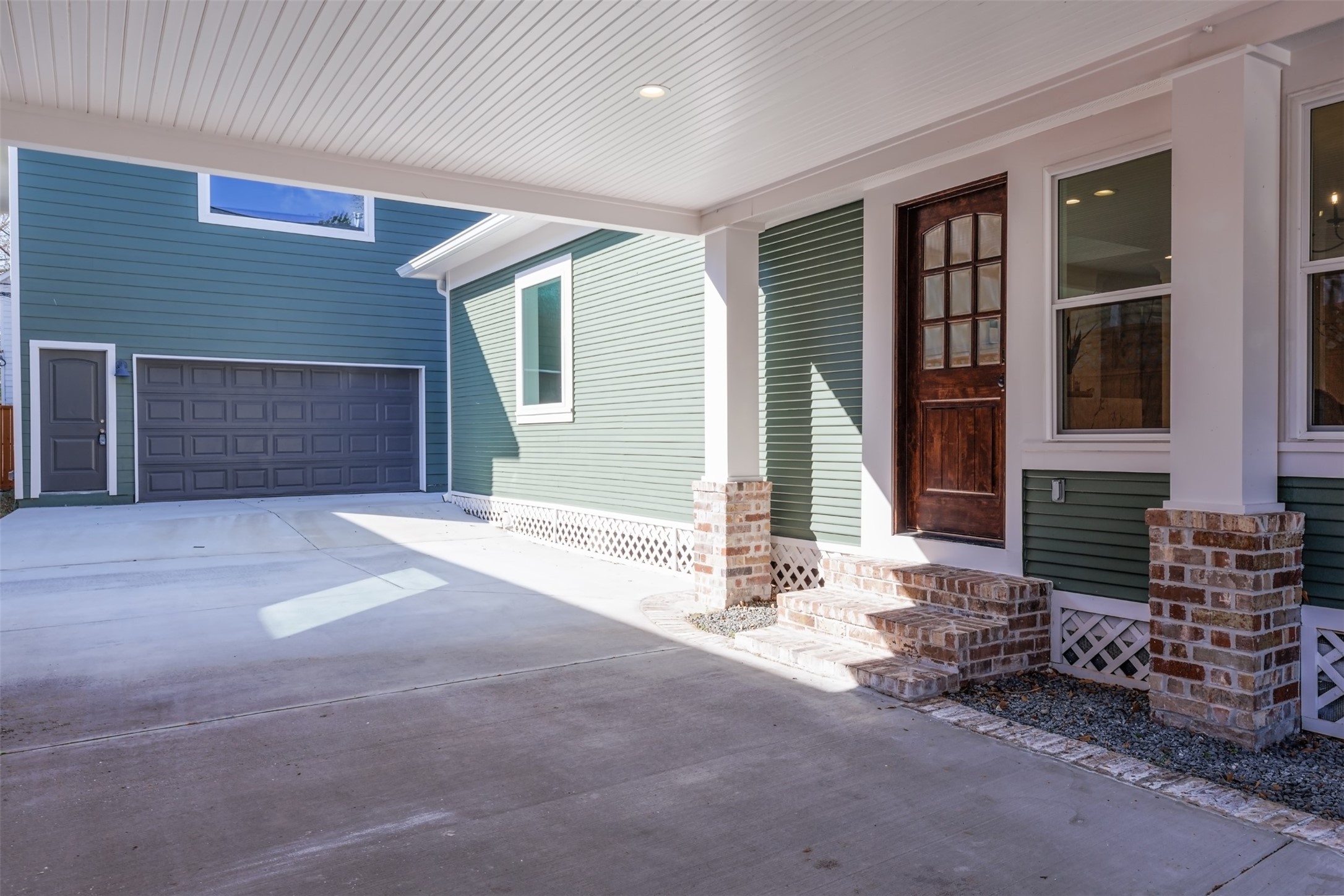 1535 Rutland Street Houston, TX 77008 - Photo 45 of 50 an empty room with windows