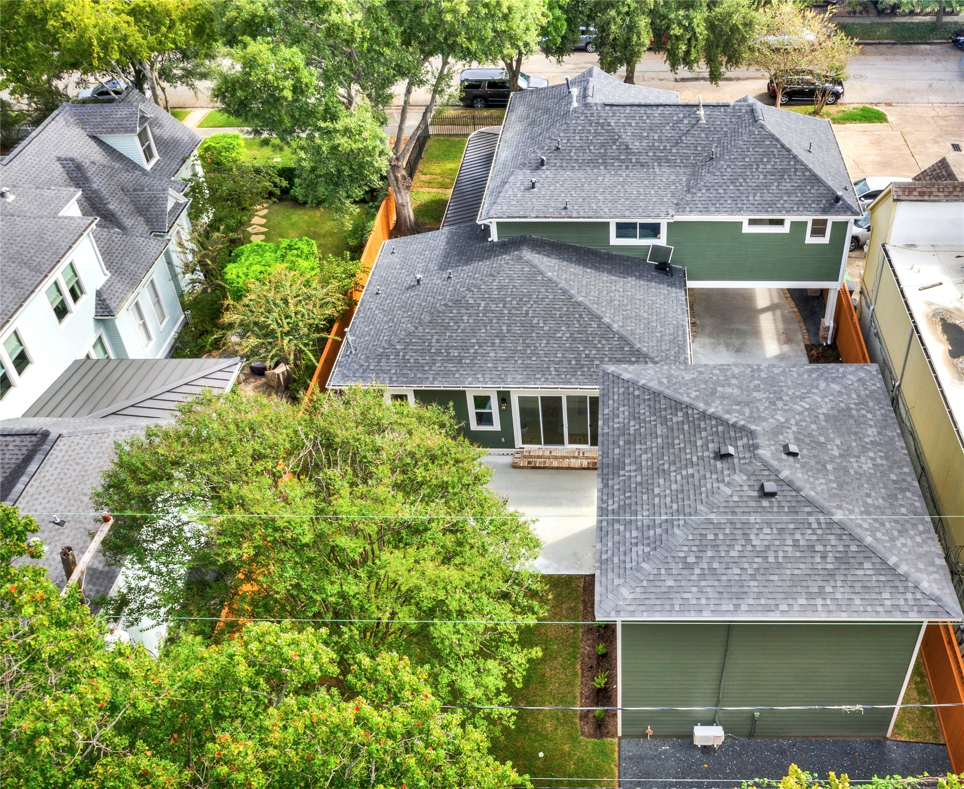 1535 Rutland Street Houston, TX 77008 - Photo 48 of 50 an aerial view of a house with a garden