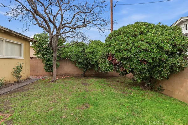 a view of a backyard of the house