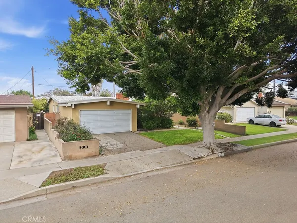 a view of a house with a street view
