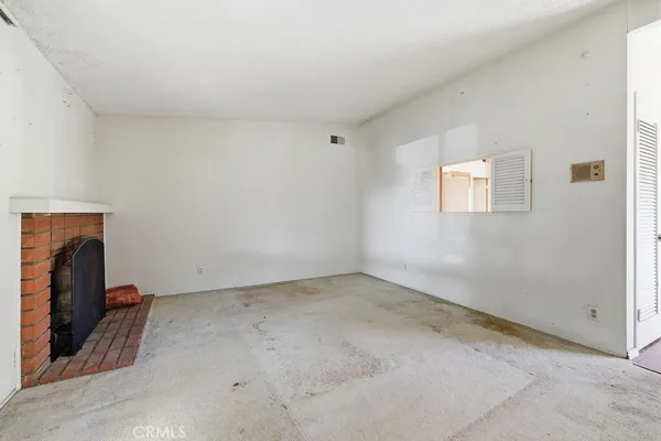 a view of a livingroom with washer and dryer