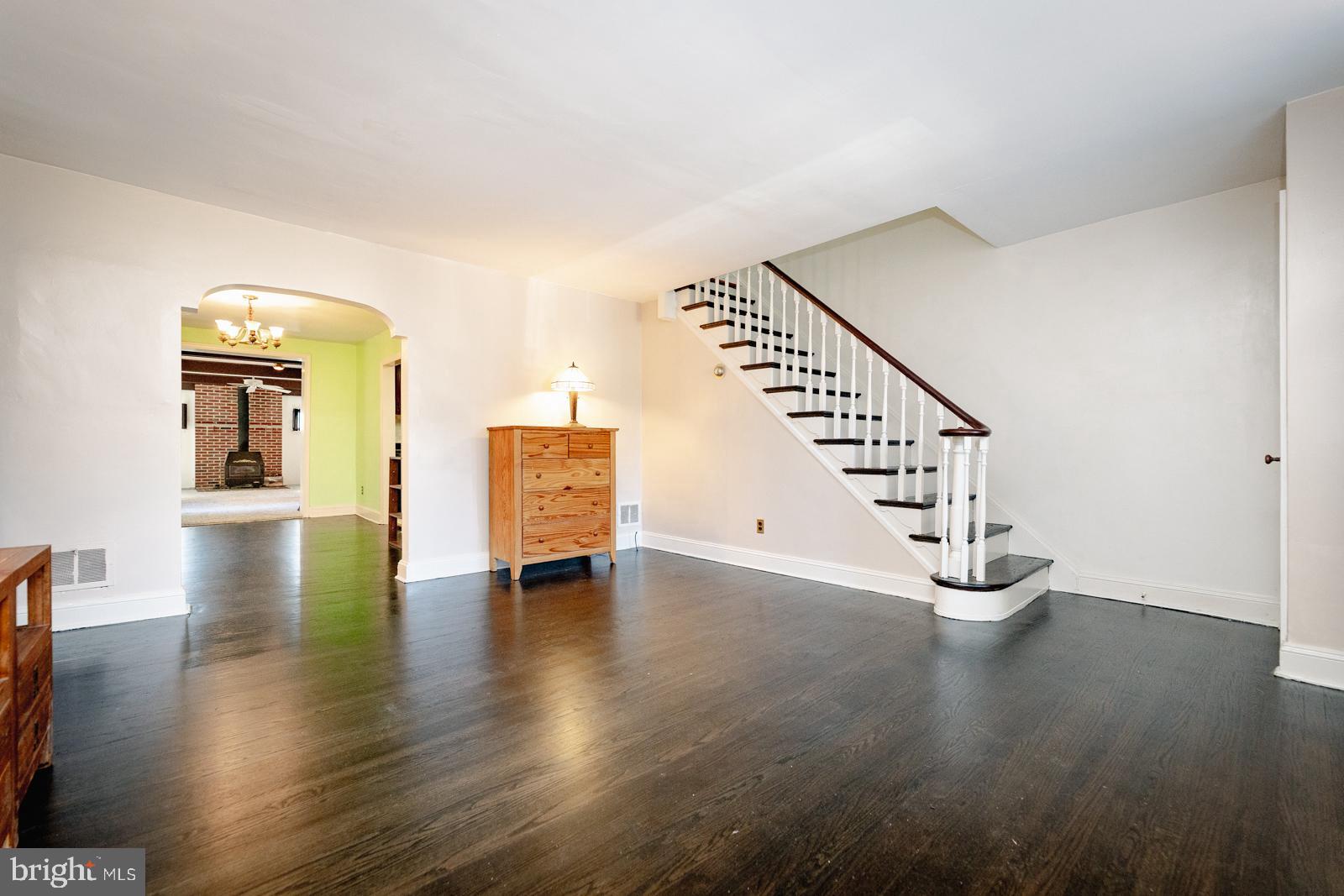 119 Valley View Road Media, PA 19063 - Photo 7 of 44 Spacious Light Filled Living Room