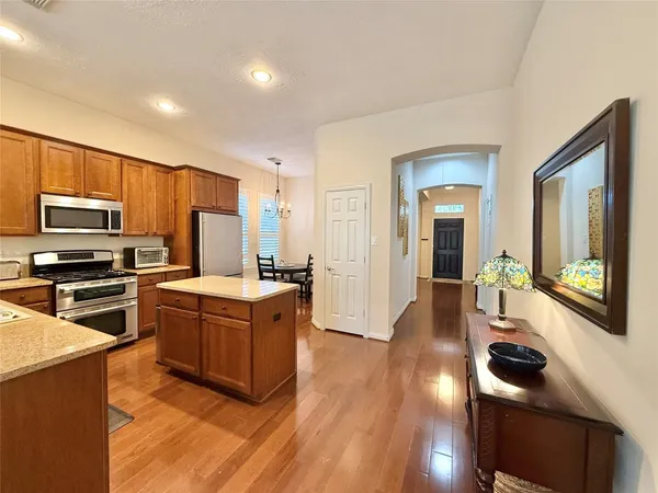 $2,400 | 98 West Montfair Boulevard, The Woodlands, TX 77382