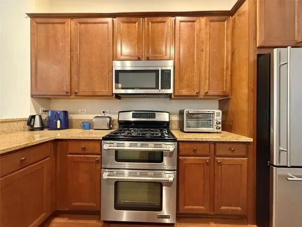 $2,400 | 98 West Montfair Boulevard, The Woodlands, TX 77382