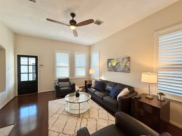 $2,400 | 98 West Montfair Boulevard, The Woodlands, TX 77382