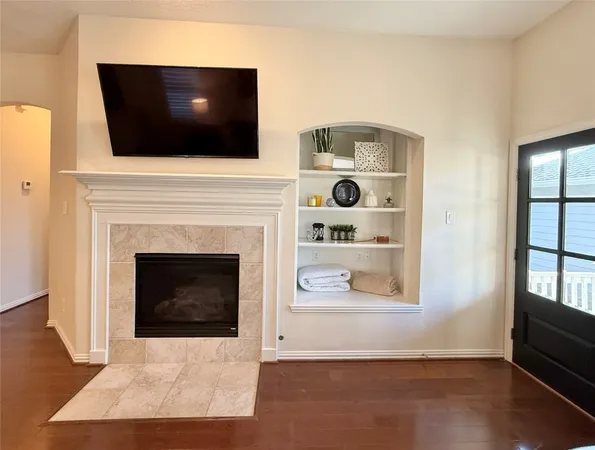 $2,400 | 98 West Montfair Boulevard, The Woodlands, TX 77382