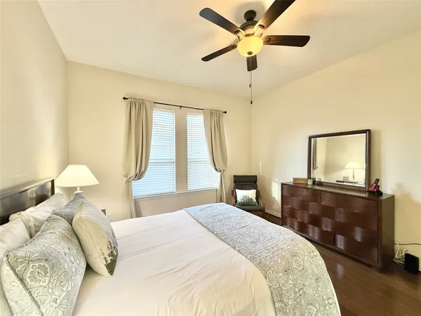 $2,400 | 98 West Montfair Boulevard, The Woodlands, TX 77382