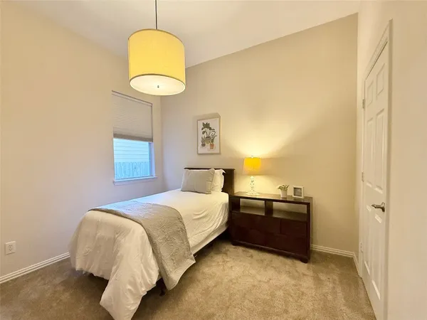 $2,400 | 98 West Montfair Boulevard, The Woodlands, TX 77382