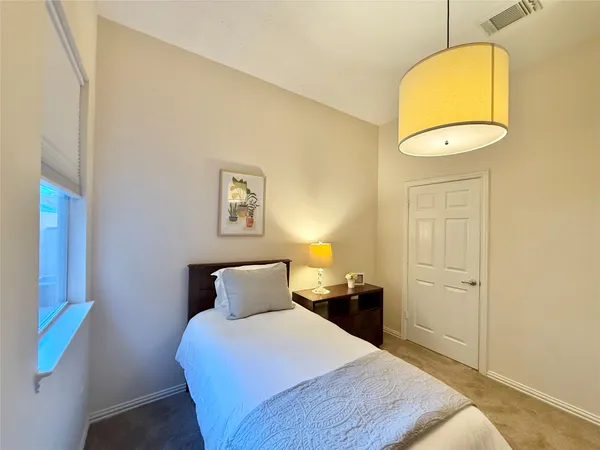 $2,400 | 98 West Montfair Boulevard, The Woodlands, TX 77382