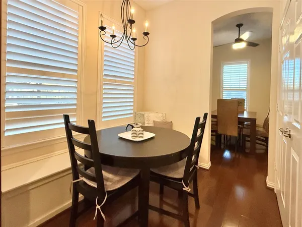 $2,400 | 98 West Montfair Boulevard, The Woodlands, TX 77382