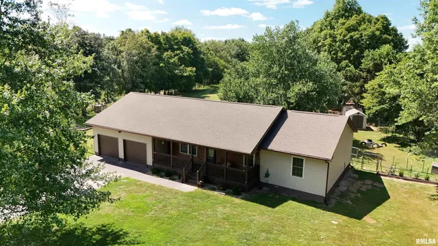 $249,000 | 2517 Cherrybark Lane, Flora, IL 62839