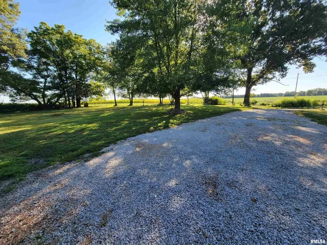 $249,000 | 2517 Cherrybark Lane, Flora, IL 62839