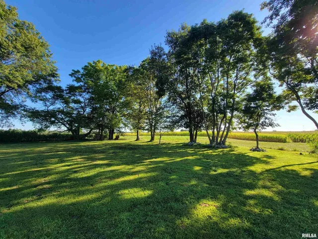 $249,000 | 2517 Cherrybark Lane, Flora, IL 62839