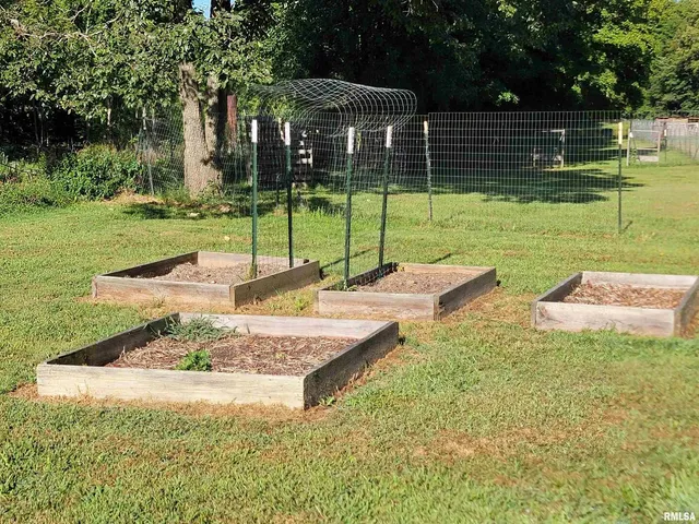 $249,000 | 2517 Cherrybark Lane, Flora, IL 62839