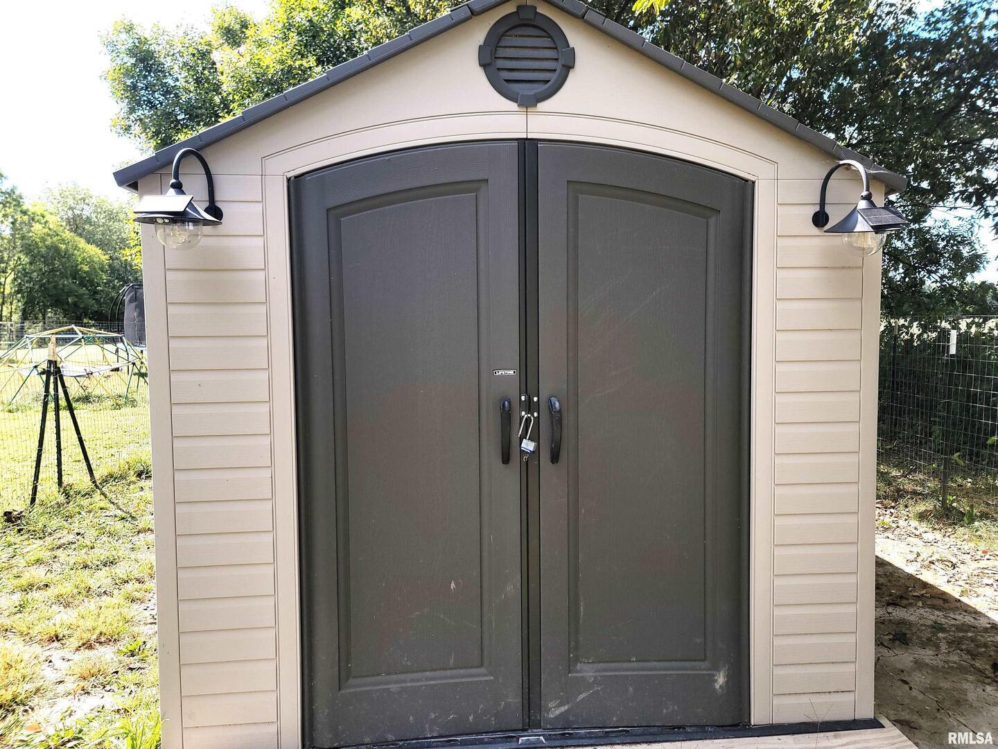 2517 Cherrybark Lane Flora, IL 62839 - Photo 22 of 99 a front view of a house with a yard